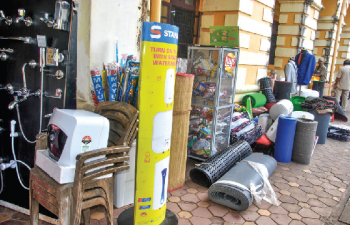 MMC confiscates goods, items displayed along footpaths