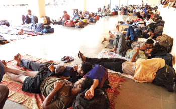 Army job seekers make Margao rly station their temporary home