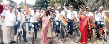 Girish slams ‘Chowkidar’ Sawant for encouraging MLAs’ defections