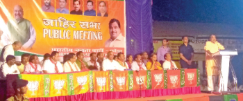 People must finish political careers of Dhavalikar brothers: Gadkari