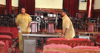 Cake cut to mark 114 yrs of MMC bldg, but a fresh coat of paint missing