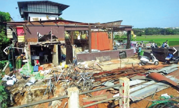 Restaurant partially razed at St Cruz-Merces junction