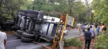 Tanker topples, blocks NH-66 at Poinguinim