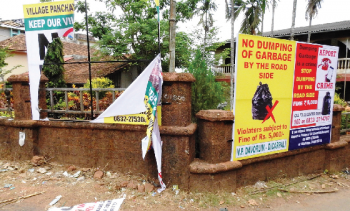 In Davorlim, miscreants tear down plastic ban banners