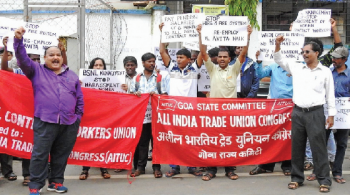 BSNL workers’ union stages dharna demanding salaries of six months