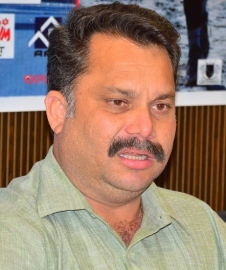 Government planning policy for streetlights: Cabral
