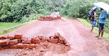 Costi locals block road leading to weak bridge