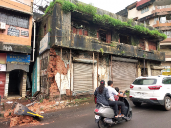 Partially collapsed Mapusa building poses threat