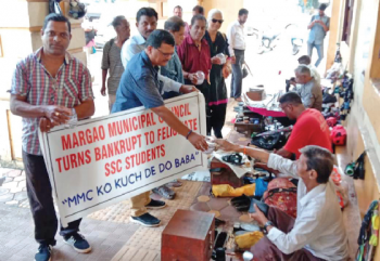 In a novel protest, Shadow Council for Margao members resort to begging to ridicule MMC