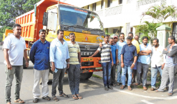 5 Maha trucks illegally transporting sand from Kudal detained