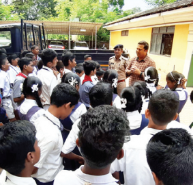 Vasco police guide students to be vigilant