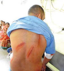Masked gang attacks liquor vendor with knives at Fatorda