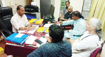 Citizens confront NH assistant engg at Fatorda office over road repairs