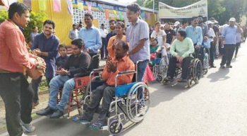 Differently-abled go for ‘pasoi’, enthralled by the ghumot