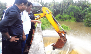 Water enters houses in Verna, Rumder road submerged; authorities open sluice gates