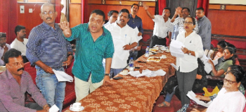 Drama unfolds at MMC meet over installation of Dr Sequeira’s statue