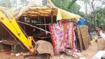 Carmona VP razes illegal roadside veggie stall