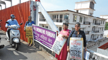 Women’s forum demands removal of metal sheets from Margao footbridge