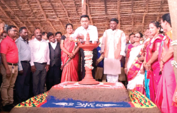CM says shedding tears over onion prices is meaningless because people shunning agri