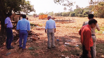 Flying squad, police descend at Sirvodem