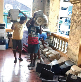 MMC clears building corridor of e-waste pile; dumps it in old market garage