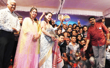 Vijai urges youth to play active role in politics, devpt