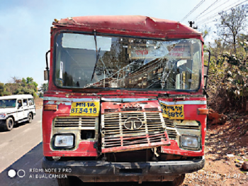 Two hurt in bus mishap at Malpe