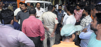Pimpalkatta fruit traders decry police for stopping sale