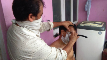 Amid lockdown, barbers make the rightÂ cut for their customers in need of grooming