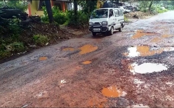 After restrictions, potholes hamper motoristsalong Goa-Belagaviroad