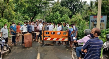 Locals protest, demand reopening of M’rashtra check post at Satarda