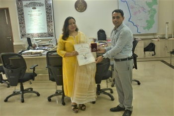 South dist collector presents 'National Award for Teachers 2020' to Sindhu