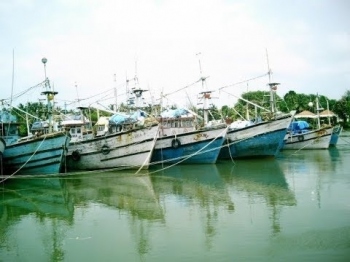 Government opens banks of seven major river to set up private fishing jetties