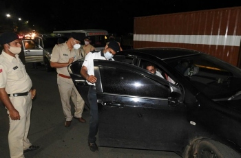 Margao police crack whip against cars with tinted glasses