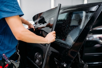 Drive against vehicles with tinted windows, riders without helmet