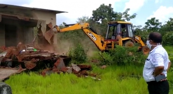 Three illegal structures on government land demolished at Cotarli on Collector's order