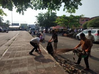 Mapusa municipality carries out cleanliness drive at bus stand
