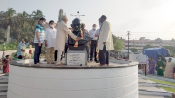 Mapusa municipal workers get a pat on their back for efforts during Covid crisis