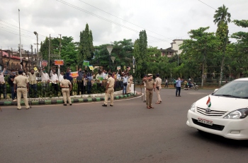 Mapusa farmers raise voice against farm laws, show black flags to Javadekar