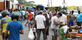 Outstation vehicles exceed limit in SGPDA fish market, leaving no place for people to move