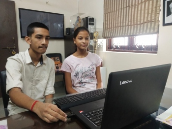 Ravindra Kelekar Dnyanmandir wins quiz contest on Gandhi