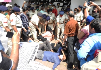 Visionaries society depositors lay siege to entrance of Assistant Registrar of Coop Societies office