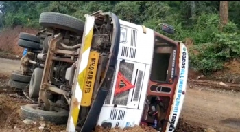 Truck mishap blocks traffic on Panaji-Belagavi NH4A