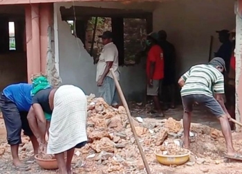Margao municipal workers demolish Illegal structure at Madel