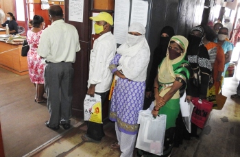 Rush for Griha Aadhar income certificates at Margao council