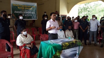 CM goes to 'ground zero', assures IIT project opponents redressal