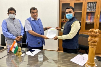 CM apprises Gadkari on apprehensions of Goans