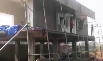 Areal residents halt painting of new stn bldg at Ralloi, show stop-work order to contractor