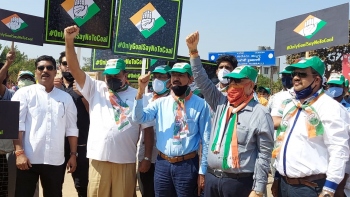 Cong holds protest in Hubballi against rail-doubling works in Goa, calls the agitation just a trailer