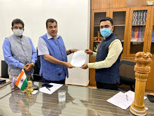 CM meets Gadkari, discusses opposition to highway project